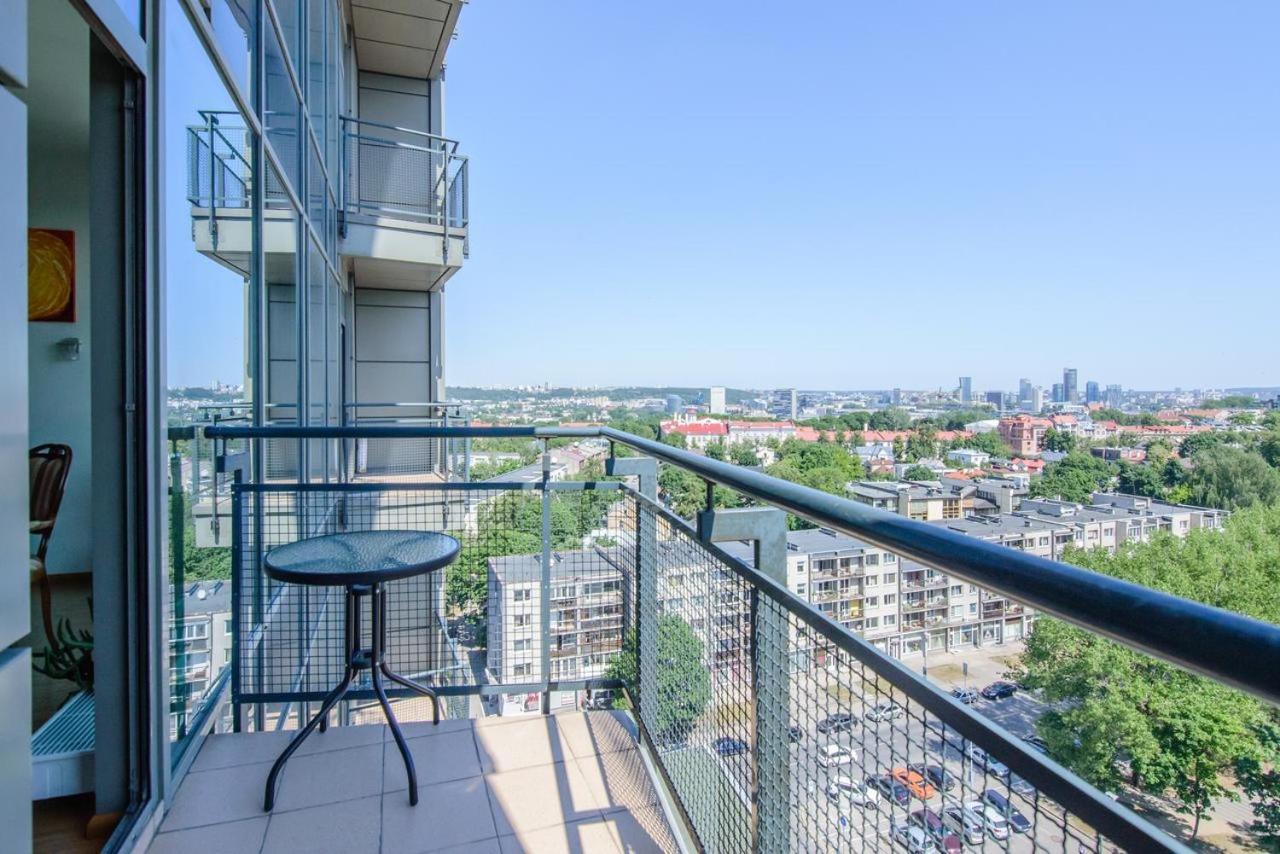 Helios Luxury Apartment In Vilnius Skyscraper Dış mekan fotoğraf