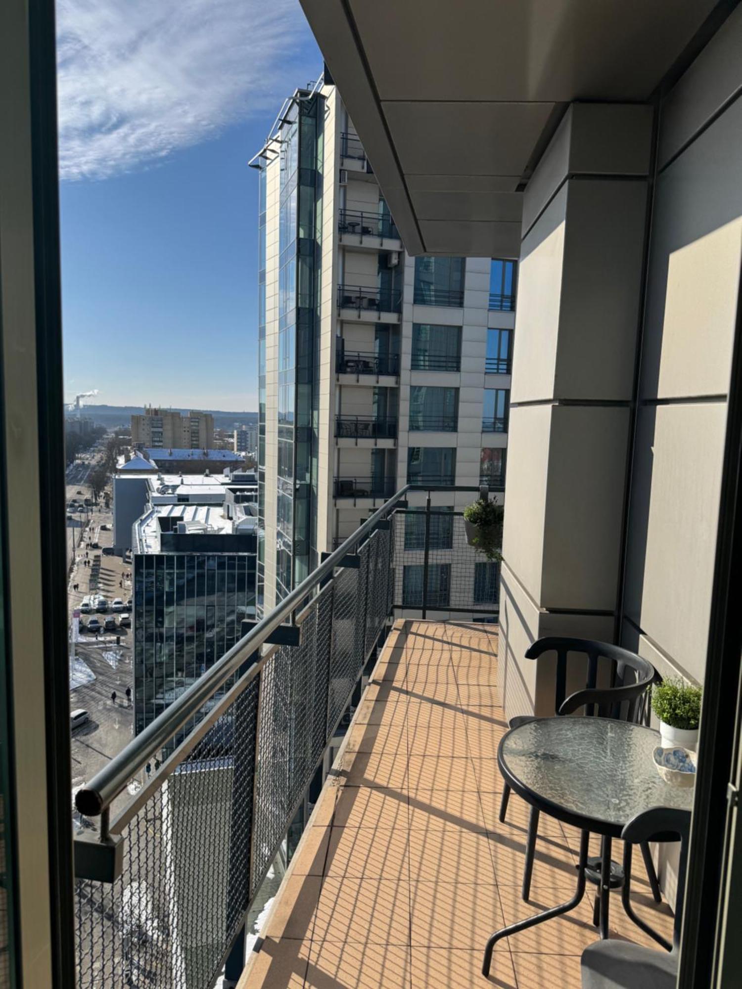 Helios Luxury Apartment In Vilnius Skyscraper Dış mekan fotoğraf